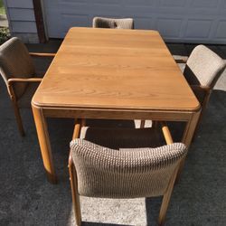 Table/chairs