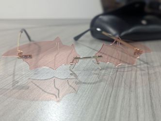 Pink Bat Wing Sunglasses – Halloween Vampire Gothic Y2K Cosplay Shades