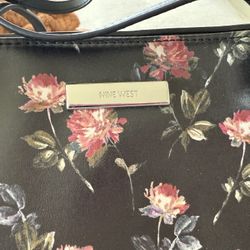 Handbags/totes/purses