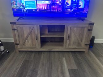 Modern TV Stand – Clean & Sturdy