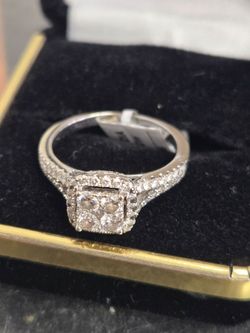 Size 9 white gold diamond ring 14kt
