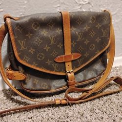 Authentic Louis Vuitton Vintage Monogram Canvas Saumur 30 Messenger Bag