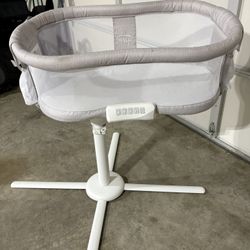Halo Swivel Bassinet