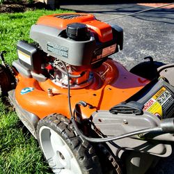 Husqvarna 4x4 AWD Mower w GCV190 HONDA Engine