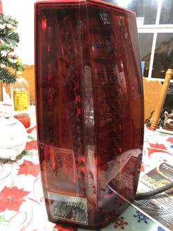 2008 GMC Yukon passenger side tail light