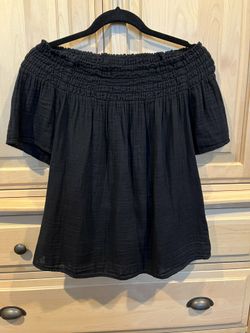 Michael Stars women’s off shoulder xs black top. 
