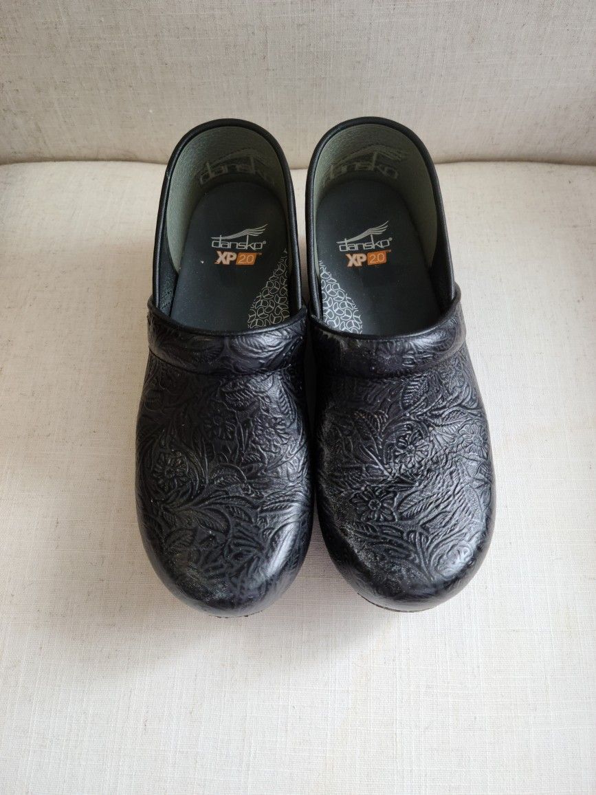 Dansko XP 2.0 Clogs
