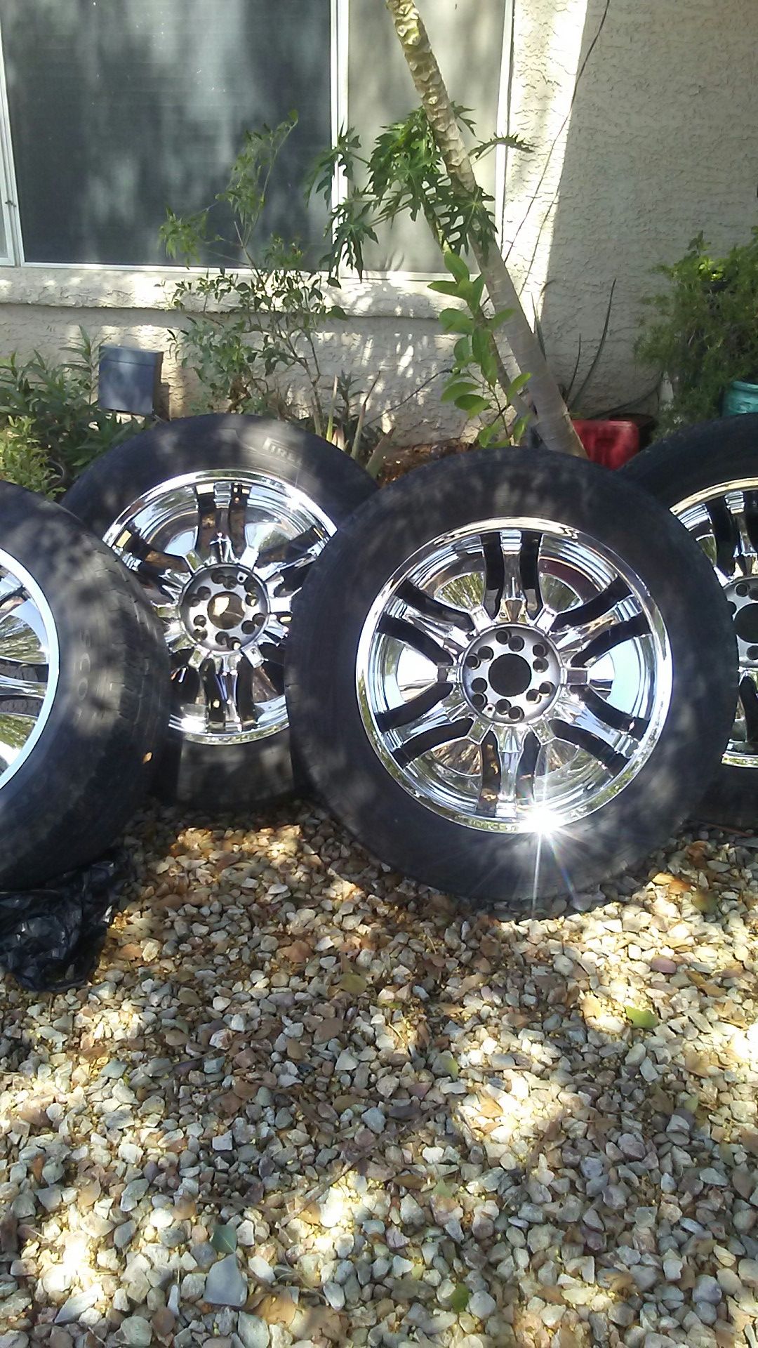 Pinnacle rims whit tires 6 holes univerasal