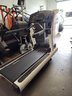 Life Fitness CLST Treadmill 