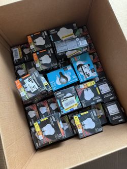 BOX FULL OF LED LIGHT BULBS  (OVER 50% OFF RETAIL PRICE) 