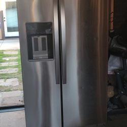 Refrigerator 