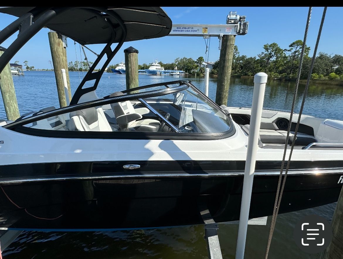 2021 Yamaha 212s 43 Hrs Plus Trailer
