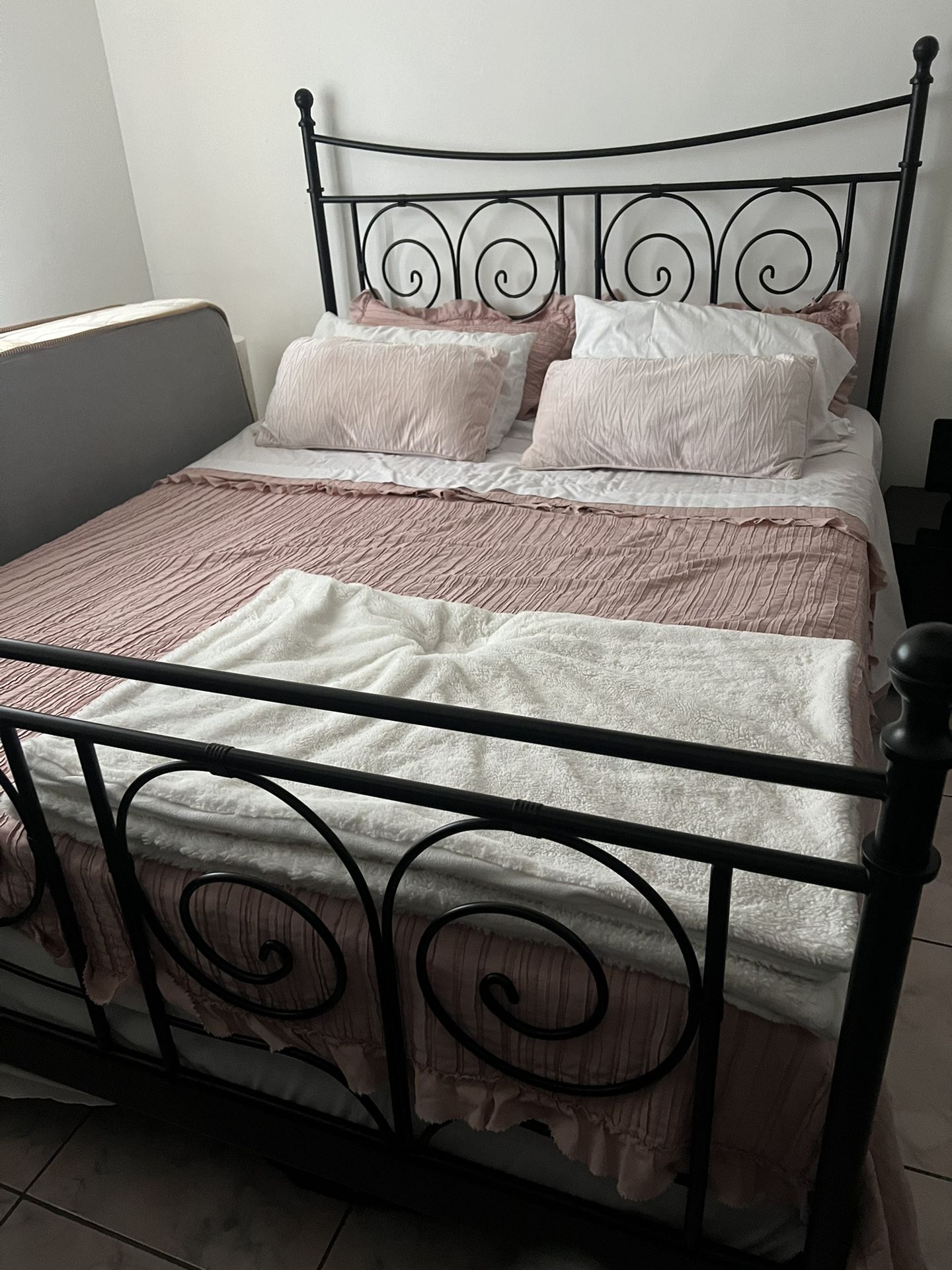 Queen Size Bed for Sale in Miami, FL OfferUp