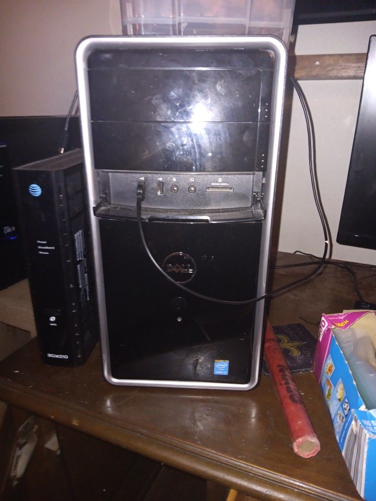 Dell Desk Top With Acer Monitor And Keyboard And Mouse