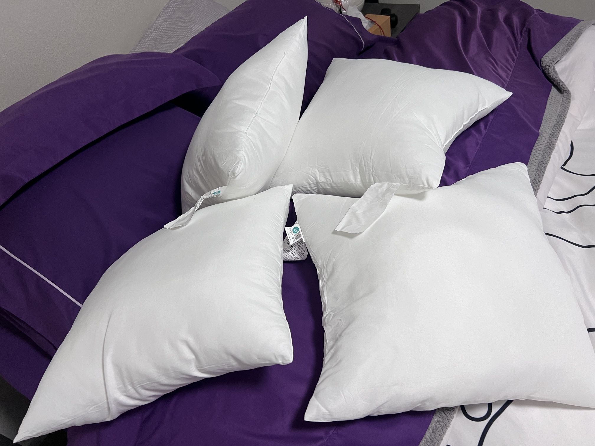 (4) NEW 16x16 Throw Pillow Inserts