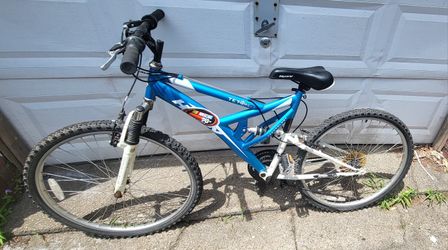 Boy's 18 speed Mountain Bike
