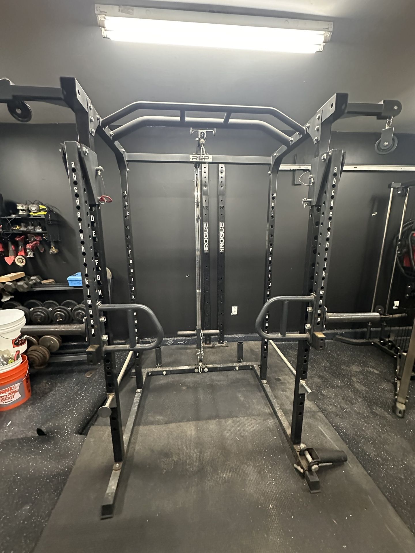 Rep Power Rack With Lat Pulldown