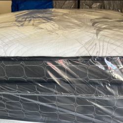 King Pillow Top Mattress With Boxspring $260