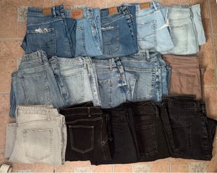 American Eagle/ Levi’s/Etc. Women’s Jeans!