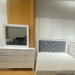 *Manager's Special!!!*---Mature Colby Platform Queen/King Bedroom Sets---From $699!!!---Delivery And Financing😎