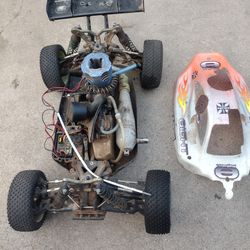 Losi 8 nitro RC car as is found cleaning out a storage locker no offers no trades 75th Ave Indian School serious buyers only please