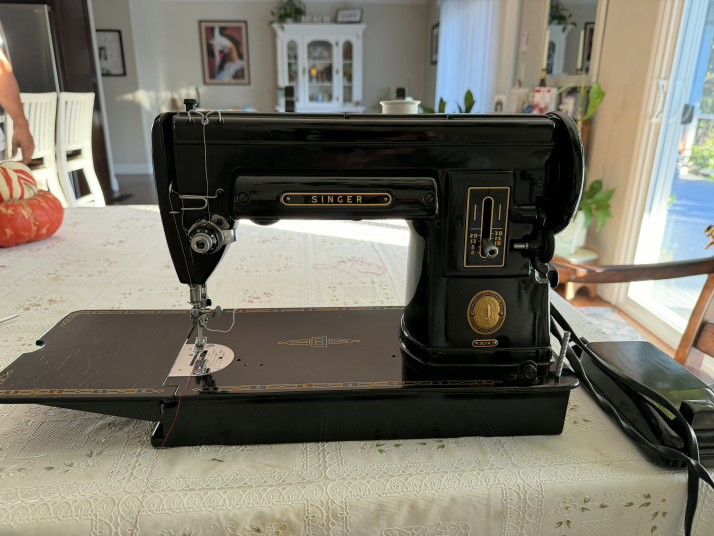 Singer Sewing Machine 
