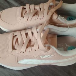 Puma Shoes (New) Size 6