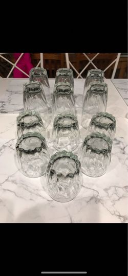 SET OF GLASSES