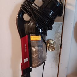 Gee MO Corded Vacuum 