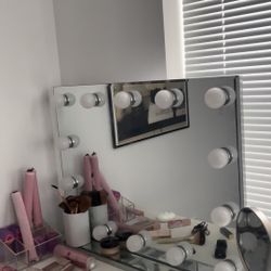 Vanity Make Up Mirror With Desk.  