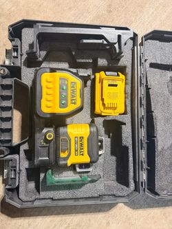 DEWALT 12V/20V XR Green Laser Level Kit