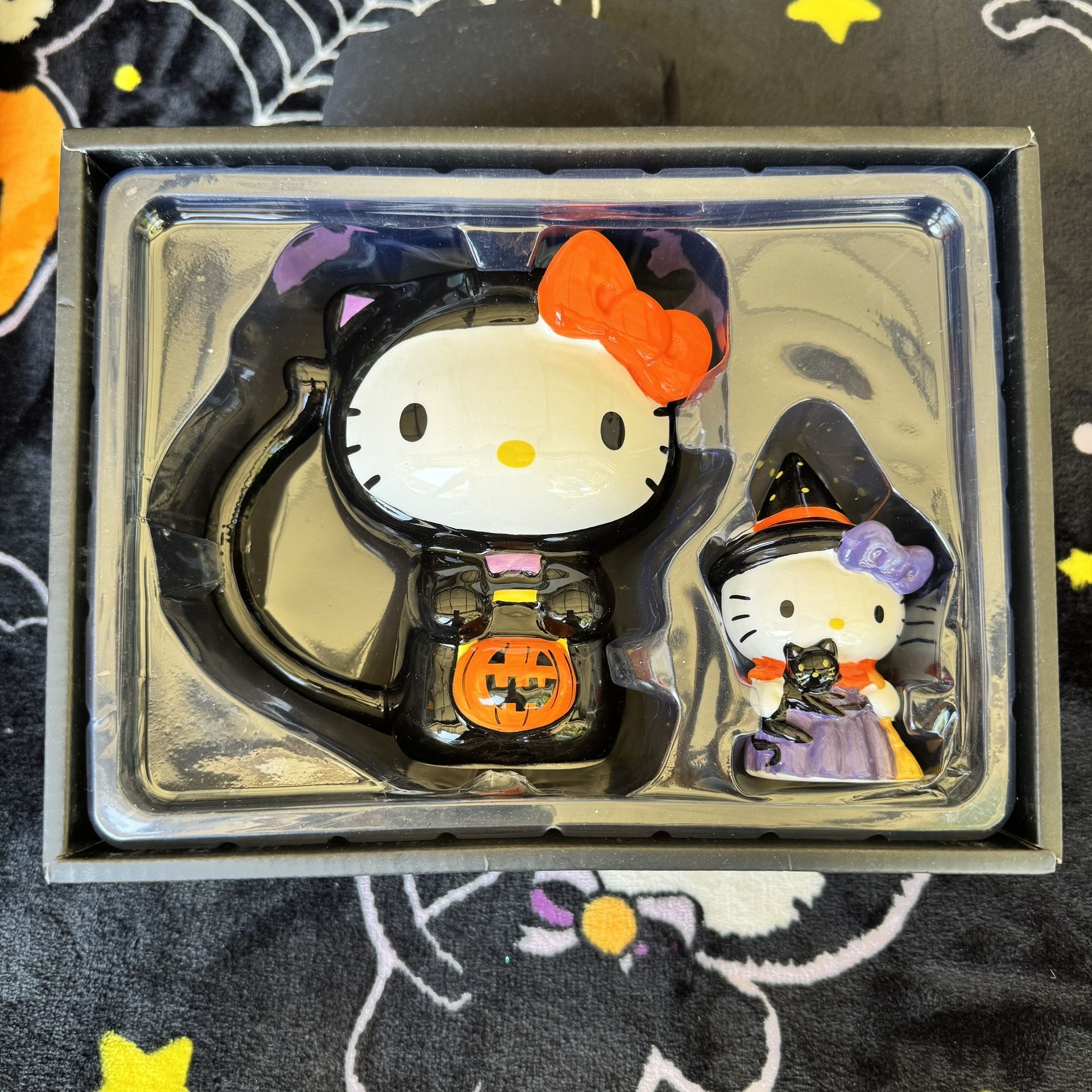 Hello Kitty Halloween Mug & Figure Set (Blue Sky)