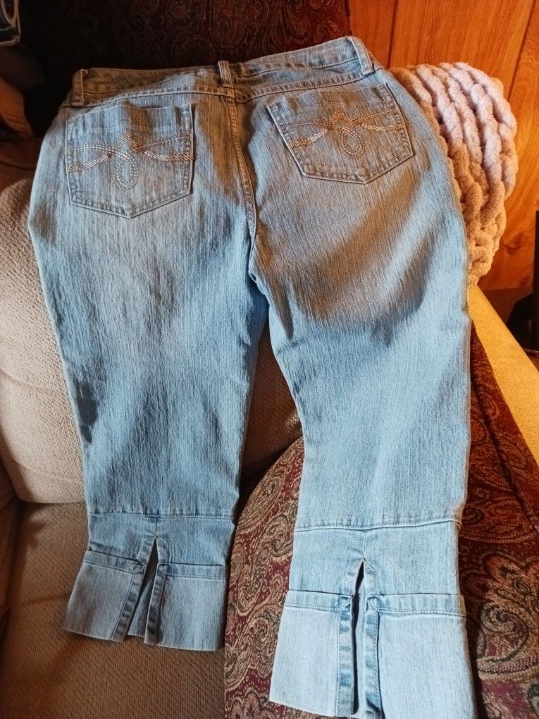 Women's Size 4 Capris