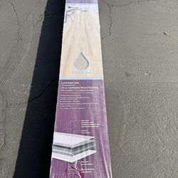 HOME DECORATORS COLLECTION -Larkmead Oak Waterproof. Laminate Wood Flooring (15.95 sq ft / case)