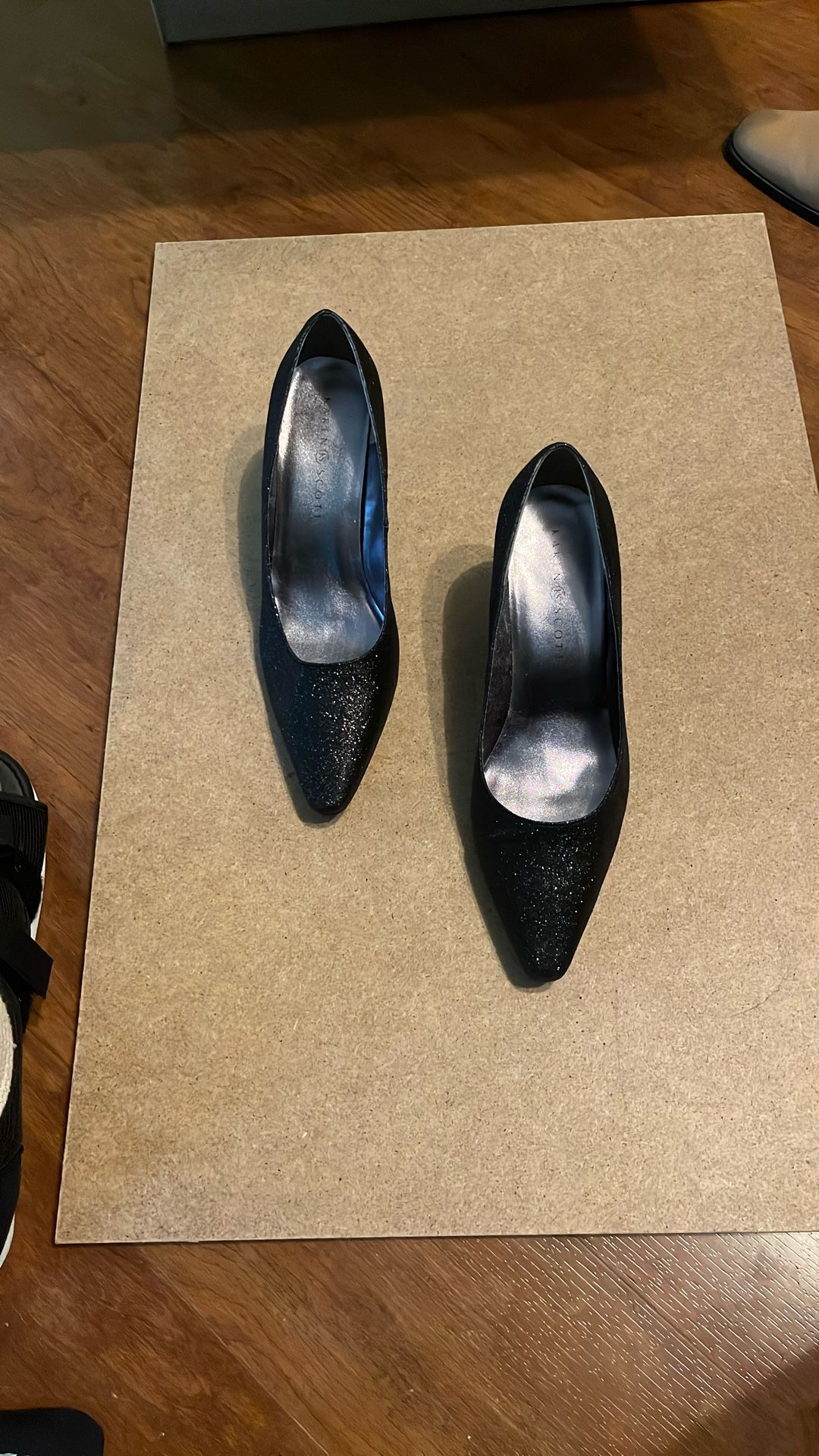 KAREN SCOTT -( BLACK CLANCY) Pumps !!!