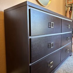 Queen Size Bed And Dresser 