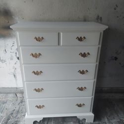CHEST OF DRAWERS