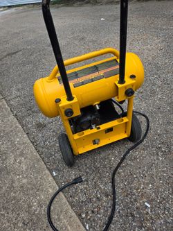 Dewalt compresor 4.5 galones like new
