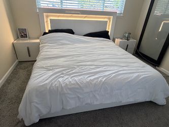 king bedframe 2 night stands and dresser NO MATTRESS