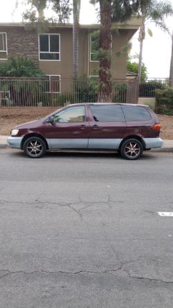 2000 Toyota Sienna