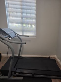NordicTrack EXP 1000 Treadmill