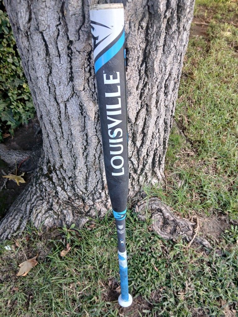 Louisville Slugger" 34 INCH SOFTBALL BAT. ( SEE PICS) QUALITY BAT Located in Glendora