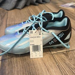 Brand new Messi cleats youth size 4