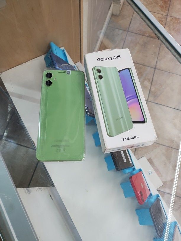 Samsung Galaxy A05 New In Box Unlocked With All It's Original Accessories