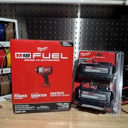 Milwaukee 2967-20 M18 FUEL 1/2” High-Torque Impact Wrench + 2 * XC6.0 M18 Batteries