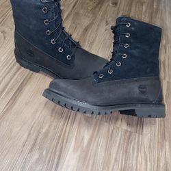 Mid Timberland Size 6 Women’s 