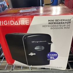 9 Can Retro Mini Refrigerator 