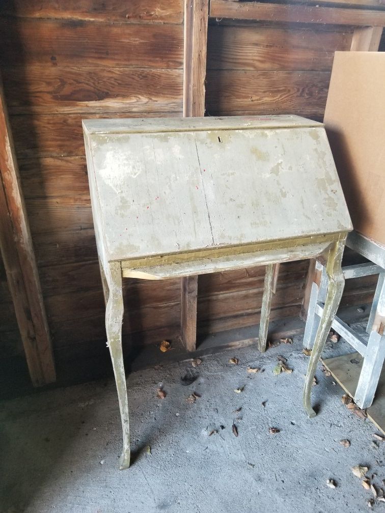 Antique writing table decor