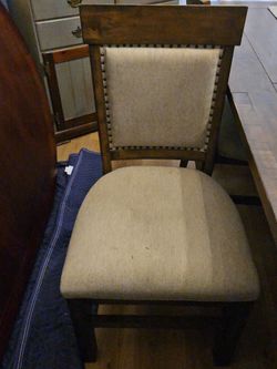 Kitchen table with 4 chairs and 2 bar stools