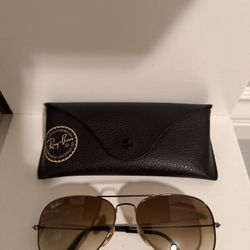  Ray-Ban Aviator Sunglasses 